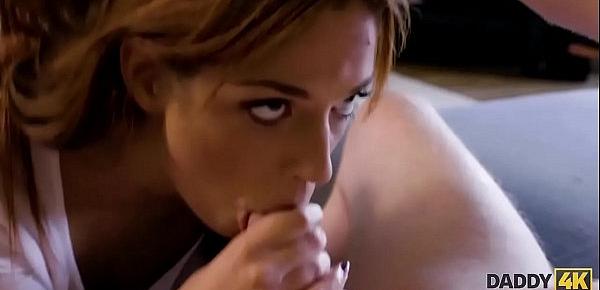 DADDY4K. Der alte Vater bezahlt für unglaublichen Sex mit der Freundin seines Sohnes